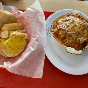 lasagna de pollo bolognesa gratinada.
