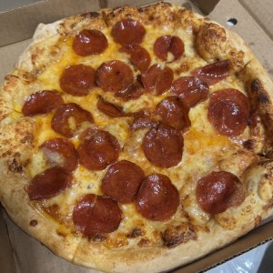 Pizza con pepperoni mediana