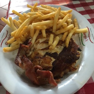 Pechuga de pollo al Bacon.