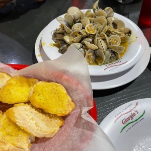 Almejas al Ajillo