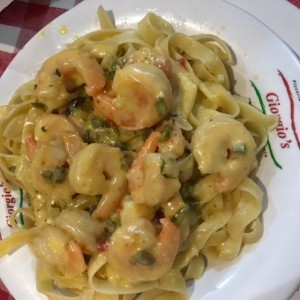 fettuccine con camarones