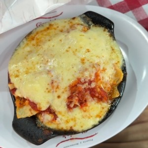 Lasagna con carne gratinada con salsa