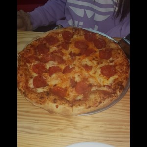 Pizza con pepperoni mediana