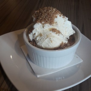 Apple Pie con Nueces y Helado. 