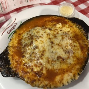 Lasagna con carne gratinada con salsa