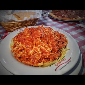 Spaghetti con Gallina Desmenuzada