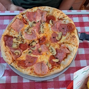 Pizza especial Giorgio's mediana