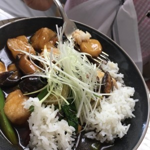 robalo, hongos, vegetales 