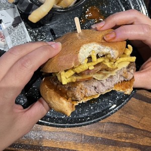 Le meto burger con bacon adicional
