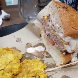 Hamburguesa Full Bacon....bueno media....casi se me olvida tomar la foto