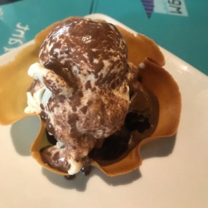 Torta nera e gelato