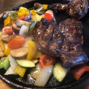 entra?a con vegetales salteados 