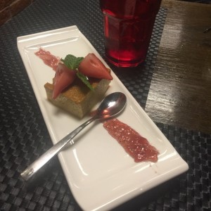 Flan de casa con fresa
