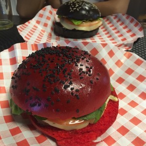 hamburguesa angus pan rojo , negro o regular blanco