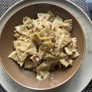 Farfalle carbonara