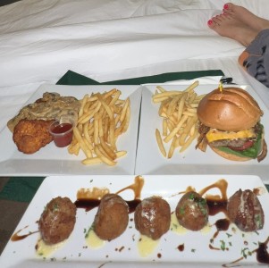 Milanesa, urban cheese burger con bacon y croquetas