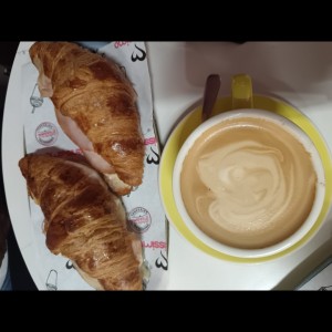 Cornetto de Jamón y Queso