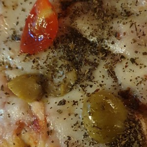 Pizza de Azeitunas Verdes y Tomate