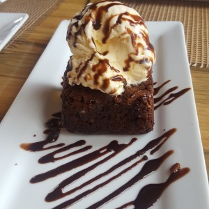 brownie con helado