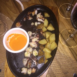 pulpo a la parrilla con papas santa rita