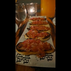 Pan con tomate