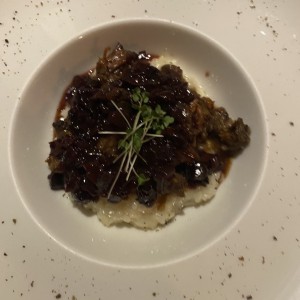 Osobuco en vino con arroz manchego