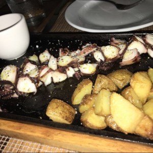 Pulpo al Ajillo y Papas Santa Rita