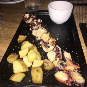 Pulpo al carbon