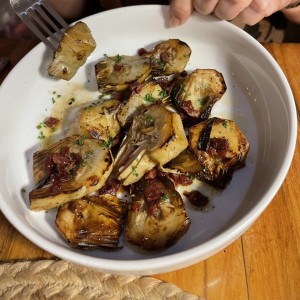 Alcachofas con jamón ibérico de bellota