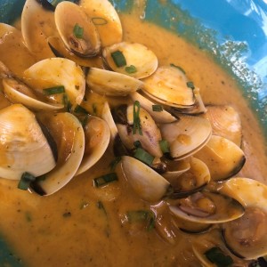 Almejas en salsa de coco y mantequilla