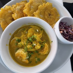 Camarones con Patacones