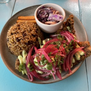 Filete de pescado con arroz