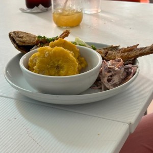 corvina entera frita