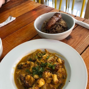 Pulpo en salsa de coco con Arroz