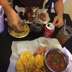 alitas con patacones