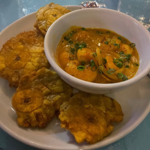 Camarones con patacones