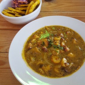pulpo co salsa de curry y coco
