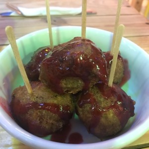 torrejitas de bacalao en salsa de mora y aji chombo