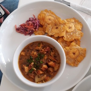 Pulpo Mandrake con patacones