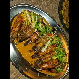 Langostinos con Coco y Curry Rojo
