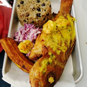 Pescado frito entero