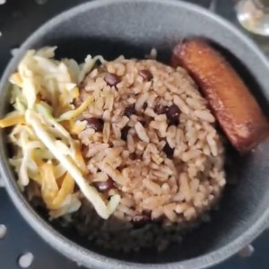 Arroz con Coco y Frijoles ( Vegano)