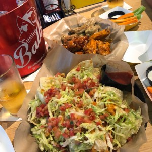 Nachos y alitas