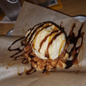 waffle con helado