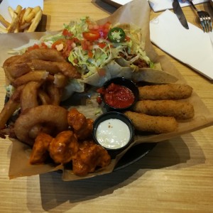 sample platter, nachos, anillos de cebolla bonless