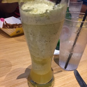 limonada con hierba buena
