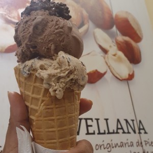 Cono con doble sabor Kroc. Chocolate y chocolate