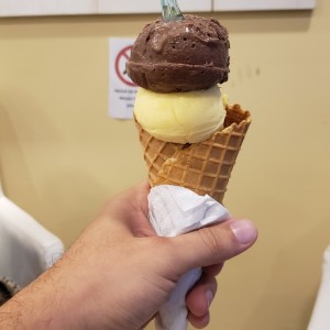 Cono Waffle "Abuelo Chombo" (? 72%+ron) & mango ?