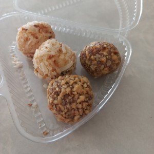 Trufas de coco y de chocolate
