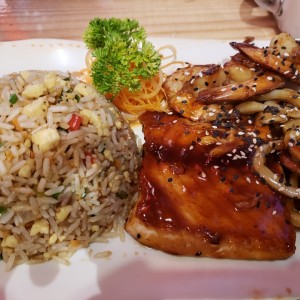 Teppan de salmon, calamares y camarones